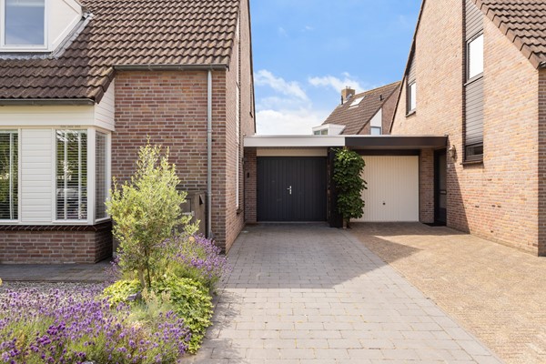 Foto - Te koop: 2-1- kapwoning met oprit!